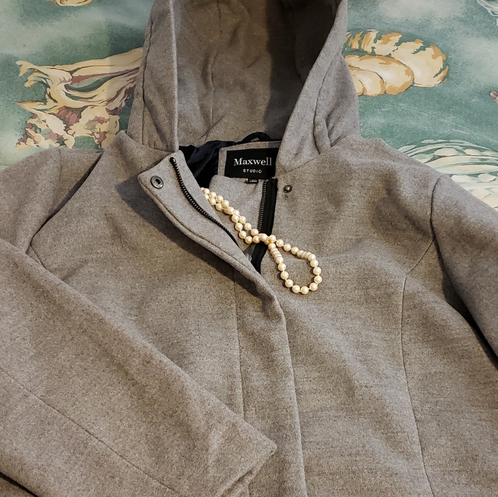Ladies coat zip-up with large comfy hood